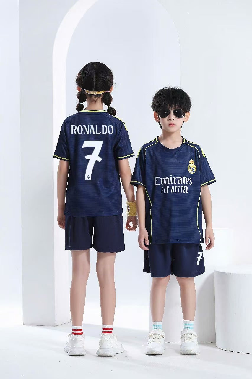 Set maglia e pantaloncini da calcio per bambini Real Madrid – Cristiano Ronaldo