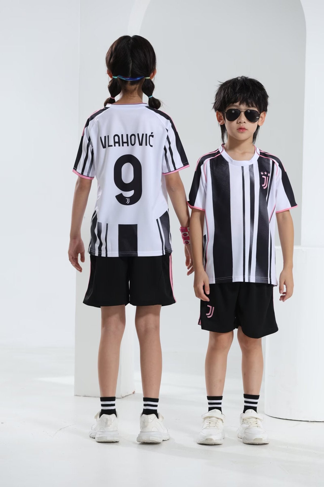 Kids’ Football Jersey & Shorts Set – Vlahović